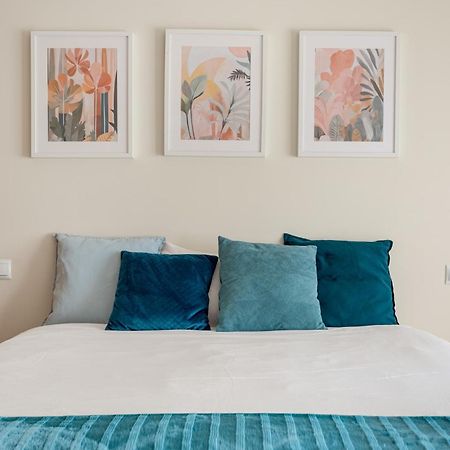 Joivy Stylish City Centre Flat With Parking Мая Екстер'єр фото