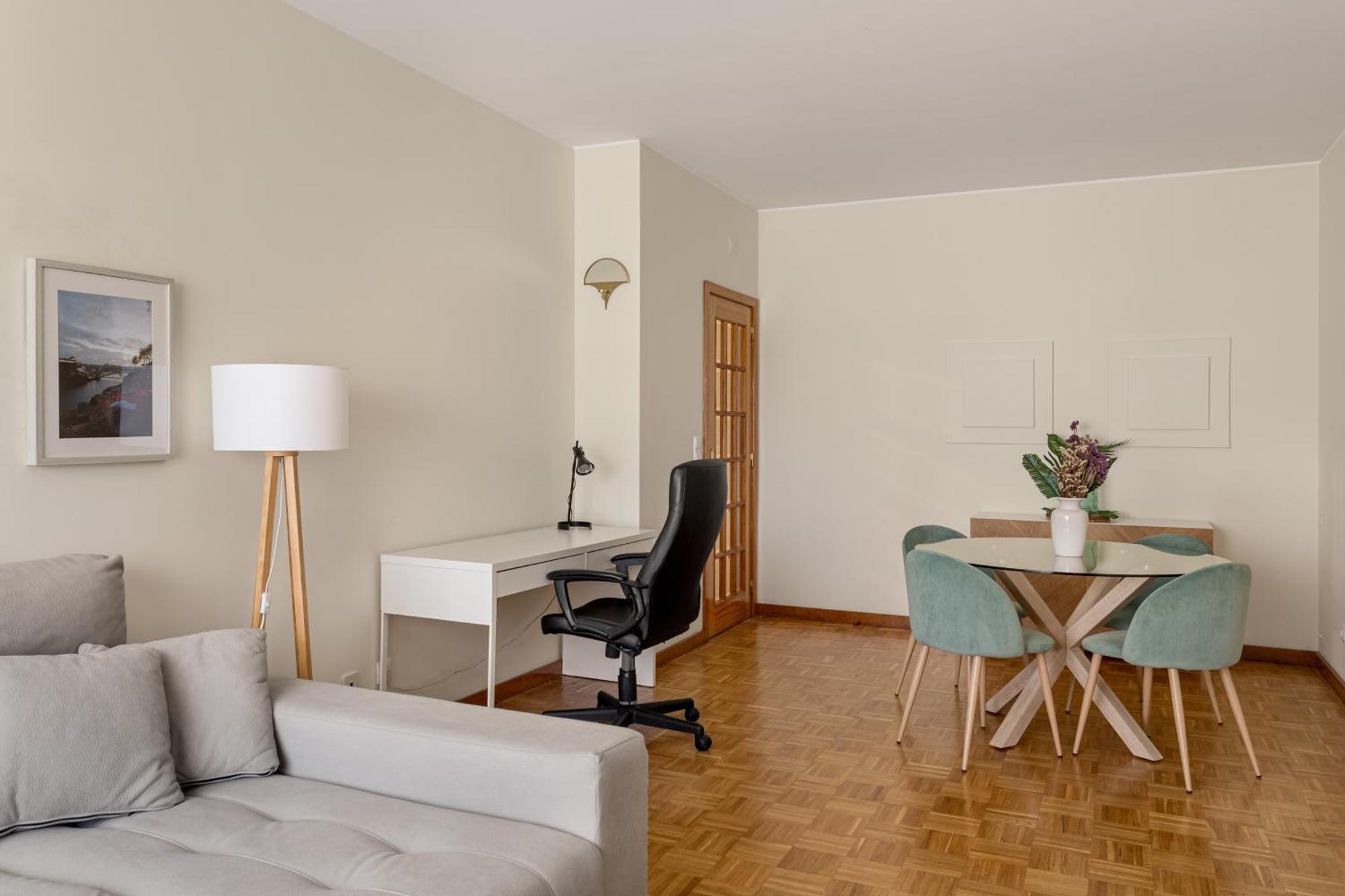 Joivy Stylish City Centre Flat With Parking Мая Екстер'єр фото