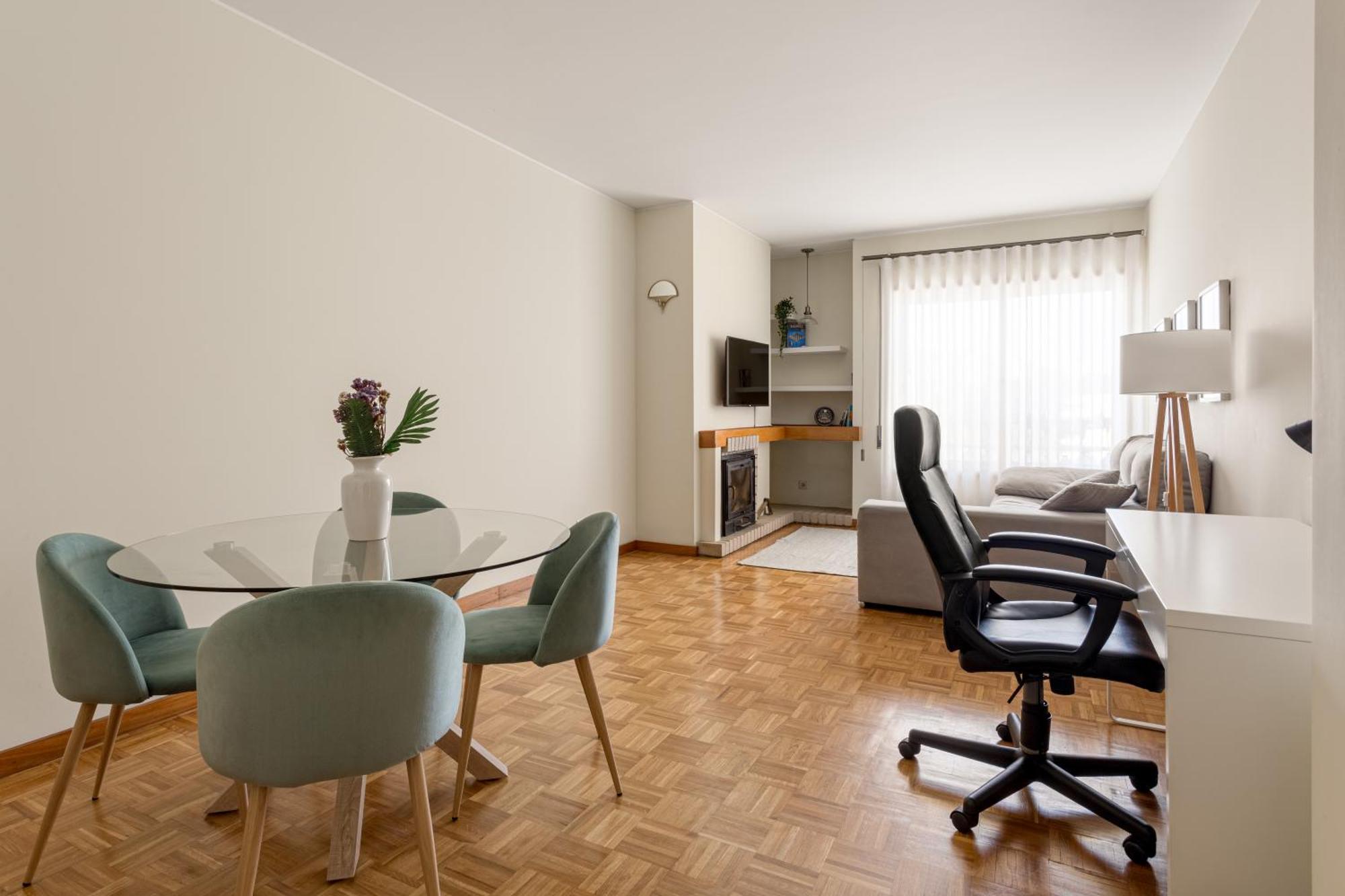 Joivy Stylish City Centre Flat With Parking Мая Екстер'єр фото