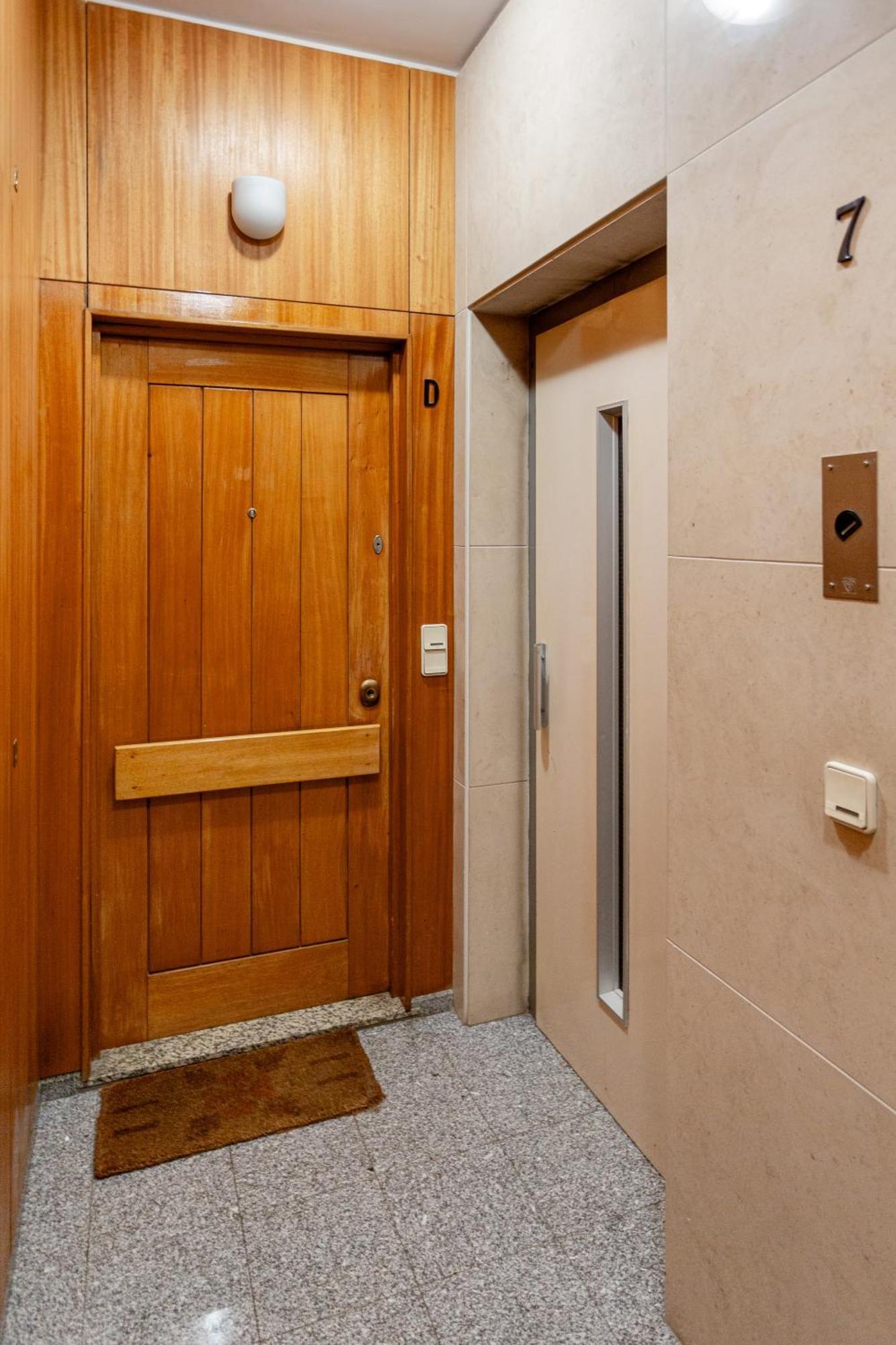 Joivy Stylish City Centre Flat With Parking Мая Екстер'єр фото